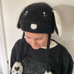 Adorable kids beanie with moving ears!